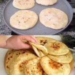 Easy Garlic Flatbread Recipe at Home